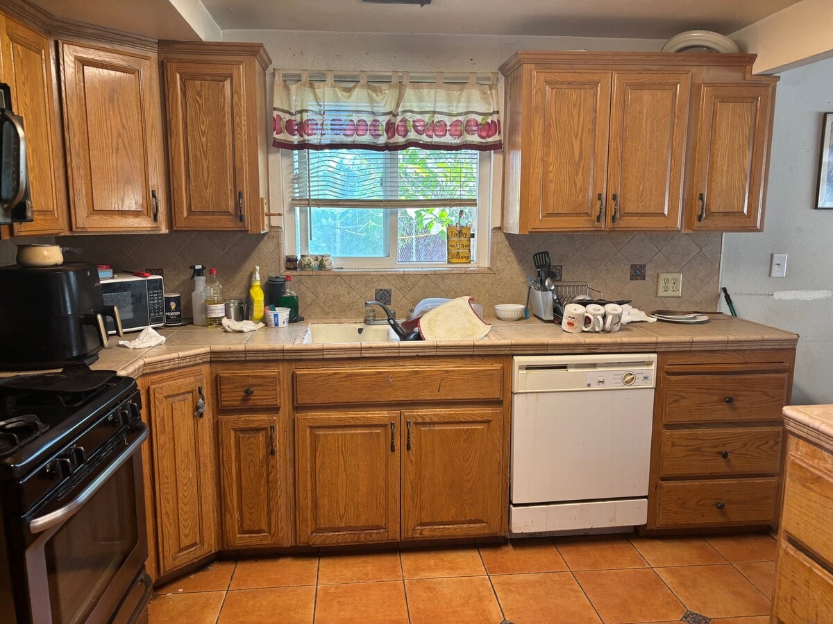 Photo - 1169 Oak Ave