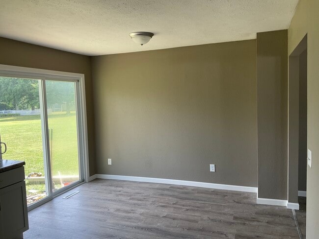 Photo - 1841 Lakeview Dr