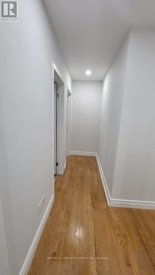 Photo - 83 Thickson Rd N