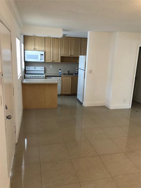 Photo - 110 SE 2nd St Unidad 105