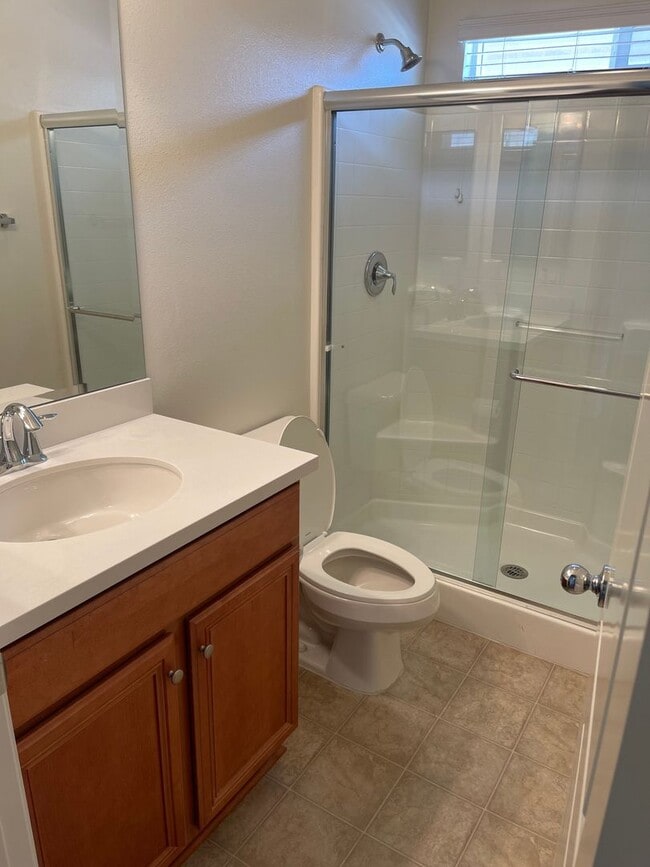 Photo - Spacious Two Story 5bd/3ba House