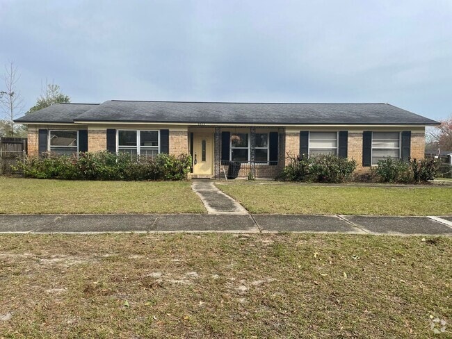 Building Photo - Large 3 Bedroom 2 Bath on Corner Lot!! Rental