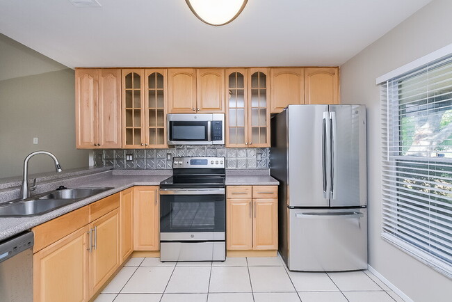 Photo - 908 Pine Ridge Cir E