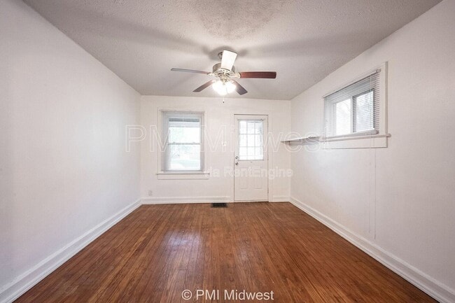 Photo - 1450 N Gladstone Ave