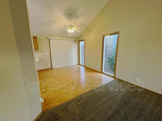 Photo - 2107 Queen Dr