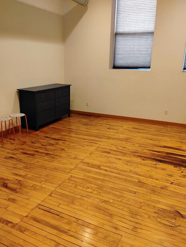 Photo - 1 BEDROOM 1.5 BATH IN DOWNTOWN CHAMPAIGN Condo