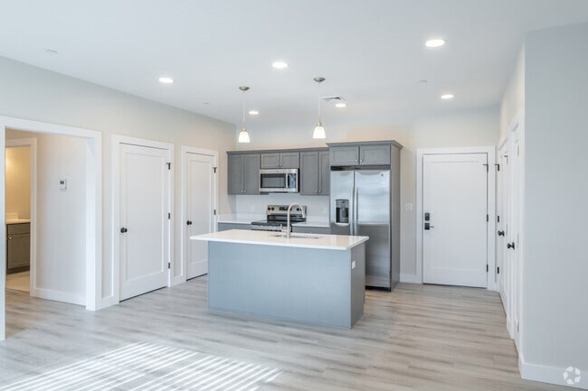 2 BR, 2 BA-1,032SF