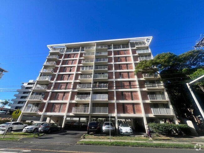 Building Photo - Punahou Wilder 2 bedrooms 1 bath with 1 as... Unit 701 Rental