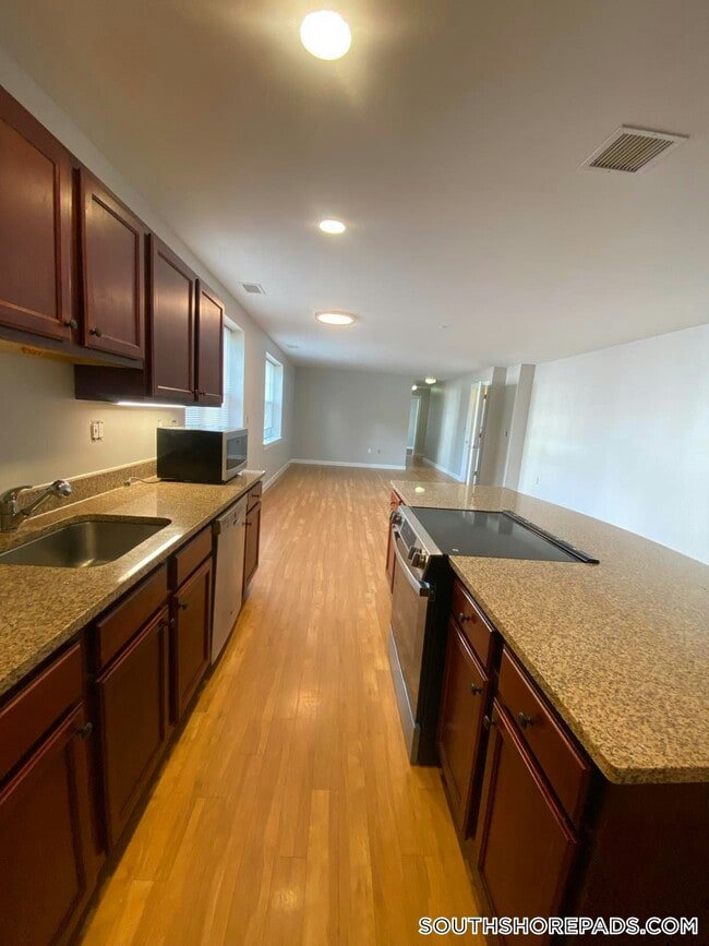 20 Pond St Unit 208