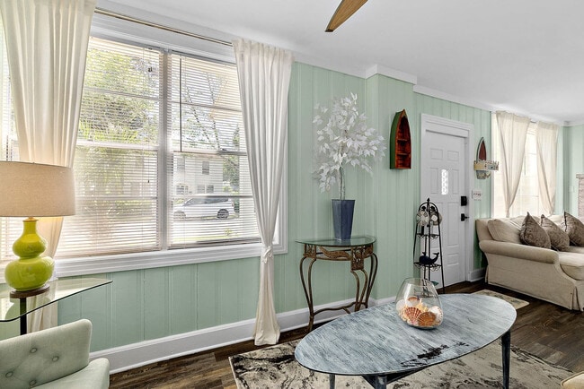 Photo - 6 Rohde Ave Unidad ID1281947P