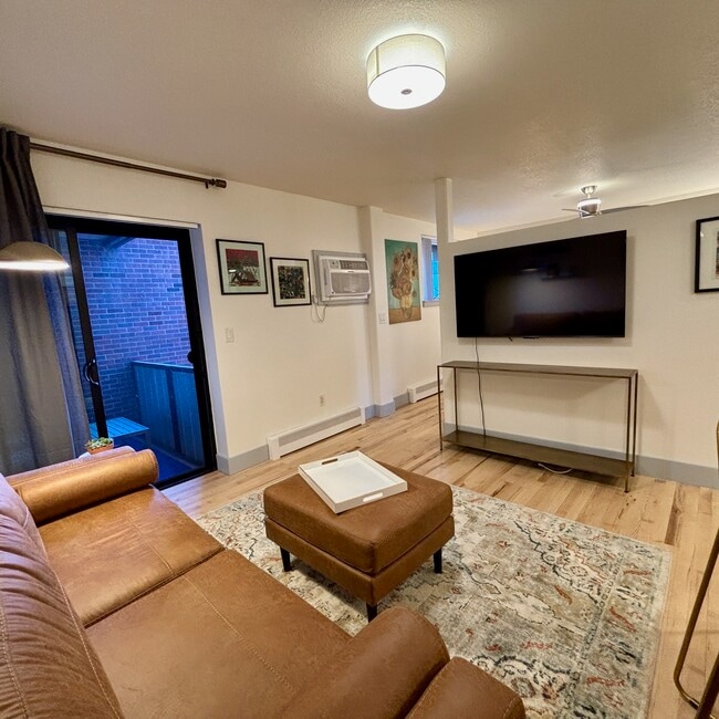 Building Photo - 1833 N Williams St