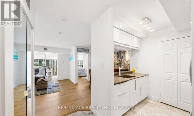 Photo - 285 Enfield Pl Unit 1611