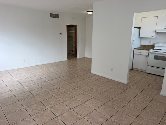 Photo - 3701 SW 59th Terrace Unidad 11