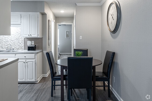 1BR, 1BA - 550SF - Dining Room