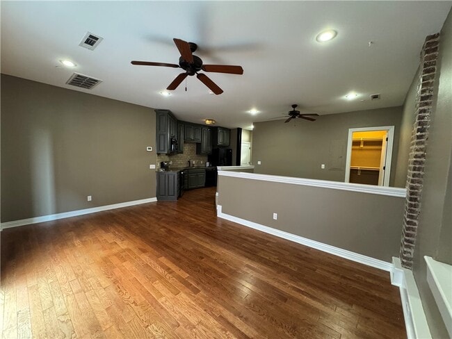 Building Photo - 21 E Center St