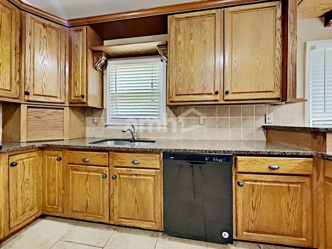 Photo - 6105 Braidwood Ct