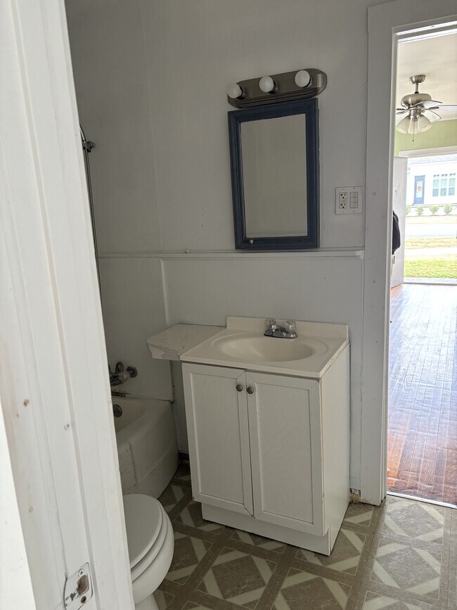 Photo - 505 E Main St