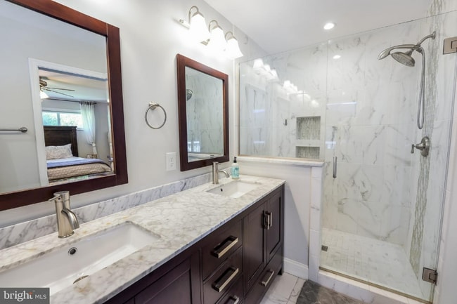 Photo - 5775 Westchester St