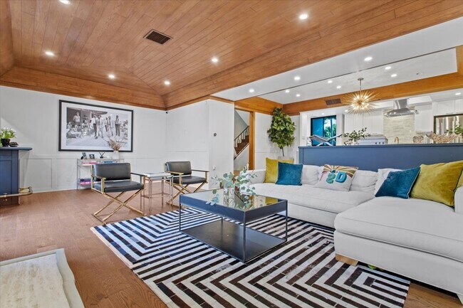 Photo - 9311 Burton Way