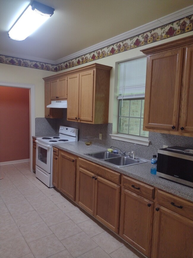 Building Photo - 243 Martin Luther King Jr St Rental