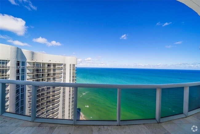 Building Photo - 15811 Collins Ave Rental