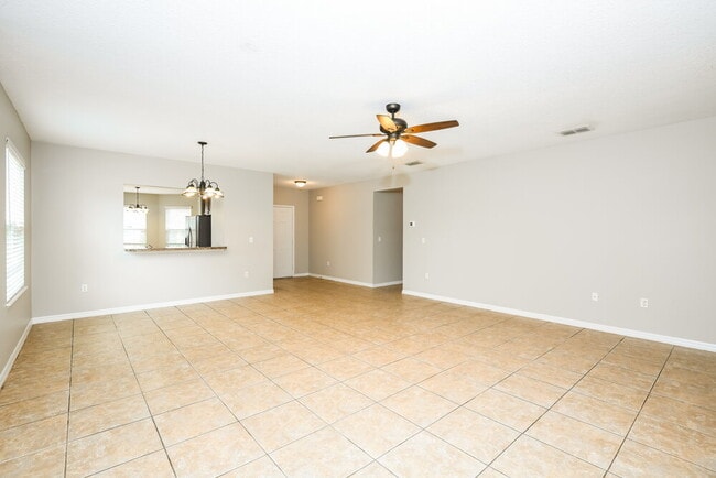 Photo - 220 Daigledog St