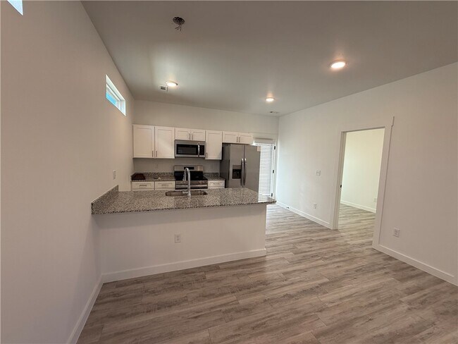 Photo - 831 States Ave