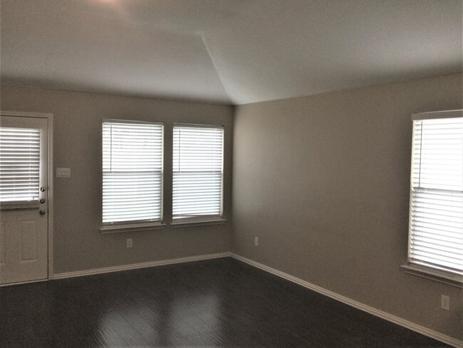 Photo - 923 Plumeria Dr