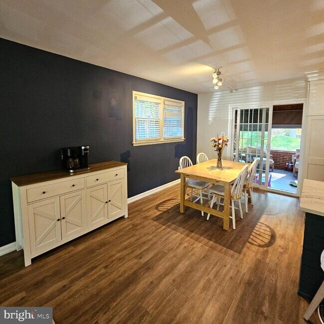 Photo - 7433 Grace St