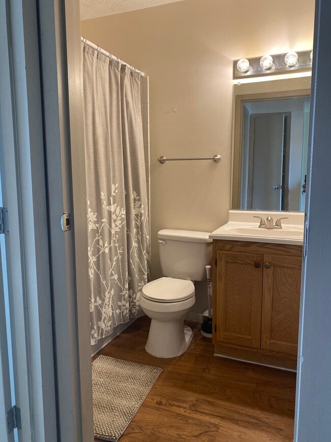 Photo - 1020 Broadway St Unidad B4