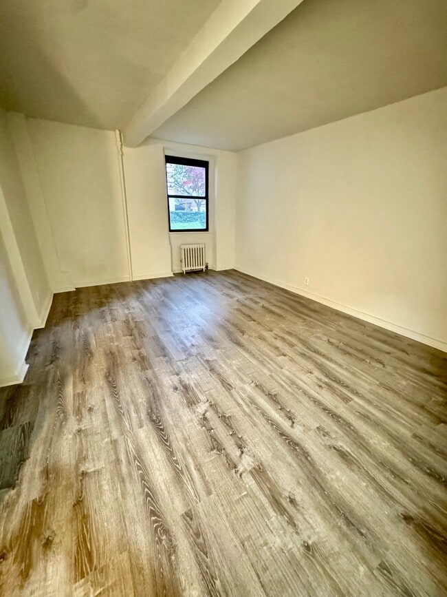 Photo - 625 Gramatan Ave