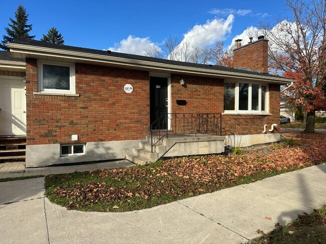 Building Photo - Weller St Rental