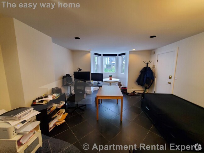 Building Photo - Large garden level 1 bed - 4 min Redline T... Rental