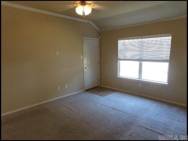 Photo - 316 Saunders Dr