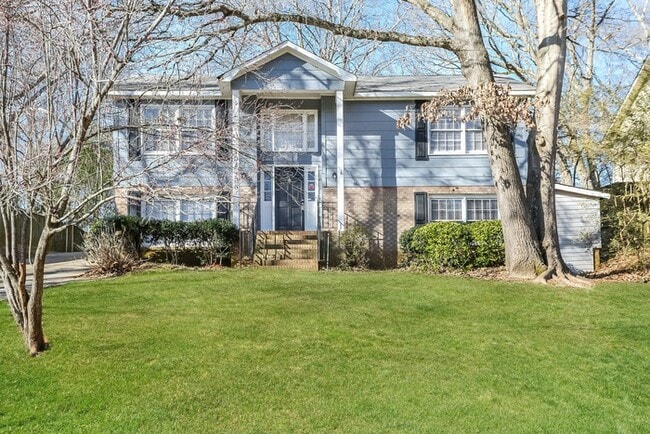 Great Split Level Home in Charlotte - Great Split Level Home in Charlotte