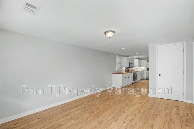 Photo - 1320 E 58th St