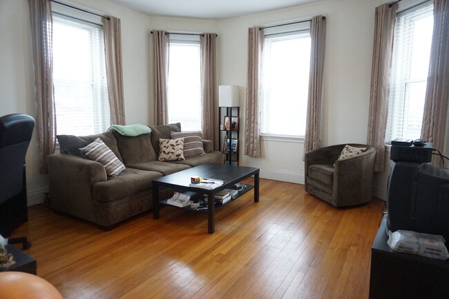 Photo - 42 Strathmore Rd Unit 2