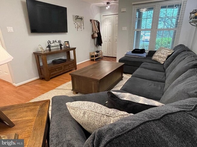 Photo - 404 Summerhill Ct