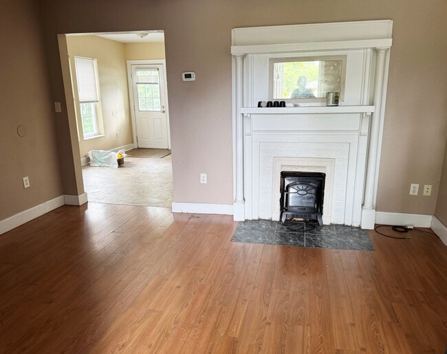 Photo - 412 W 7th St