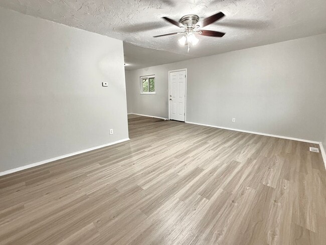 Photo - 3 bed 2 bath Great Neighborhood!!