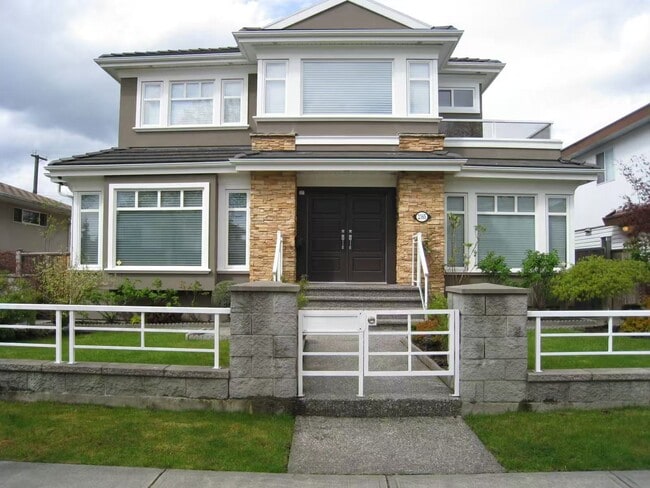 Building Photo - 2165 Upland Dr