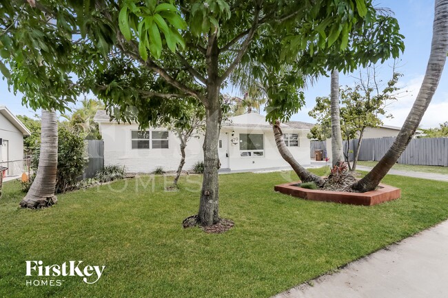 Photo - 470 NW 41st St