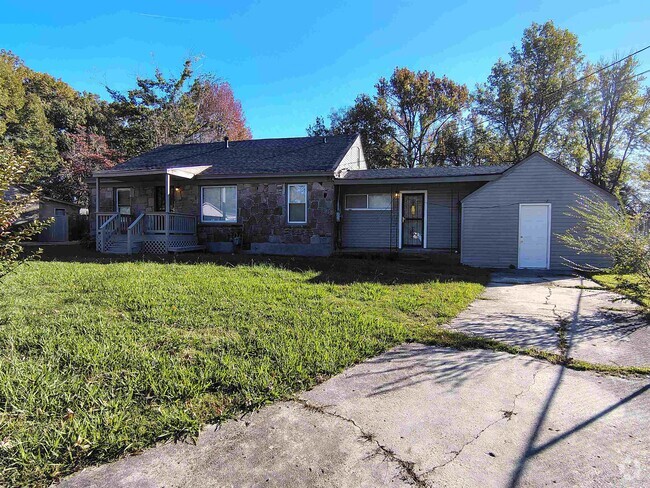 Building Photo - 2489 N Skyline Cir Rental