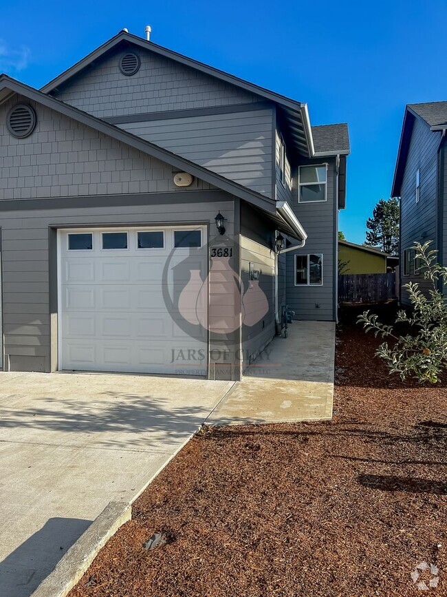 Building Photo - Charming Newer Construction Townhome