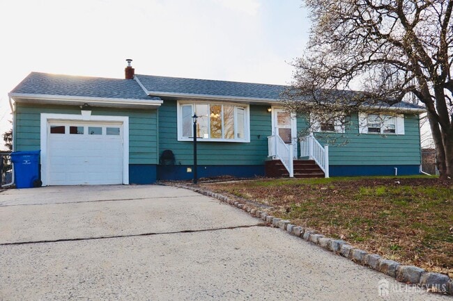 Building Photo - 13 Carpathia St