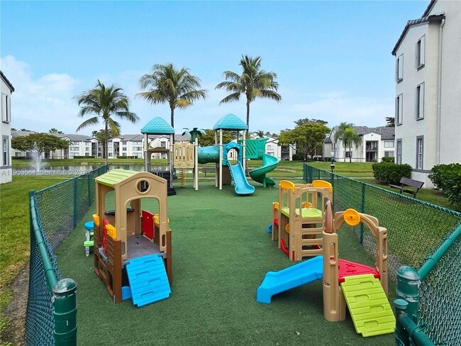 Photo - 4460 NW 107th Ave Unidad 304-8