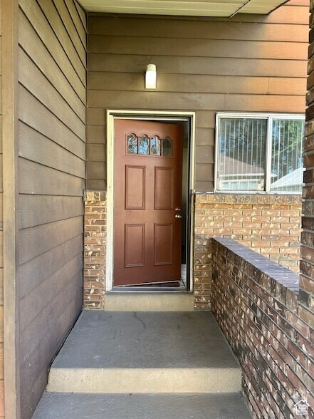 Building Photo - 3556 Van Buren Ave Rental