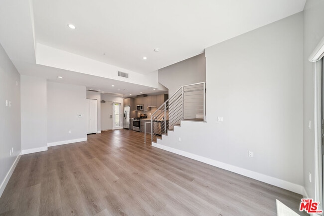 Photo - 1223 Hayworth Ave Unidad 9