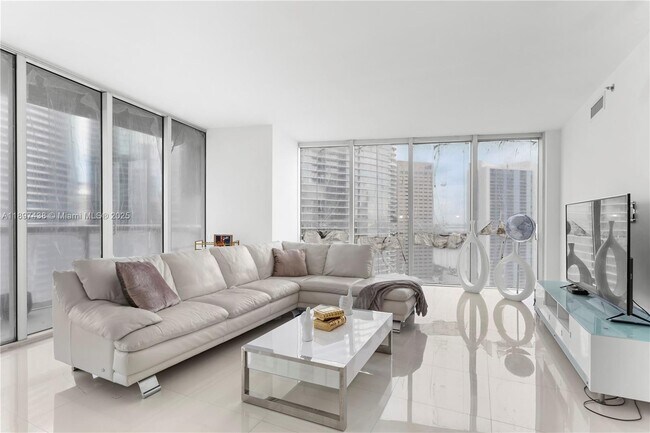 Photo - 465 Brickell Ave Unit 2702