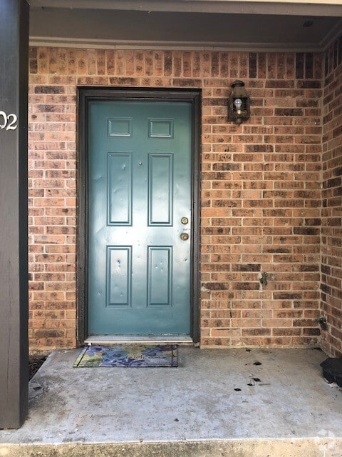 Building Photo - 2 BEDROOM CONDO BY UNT